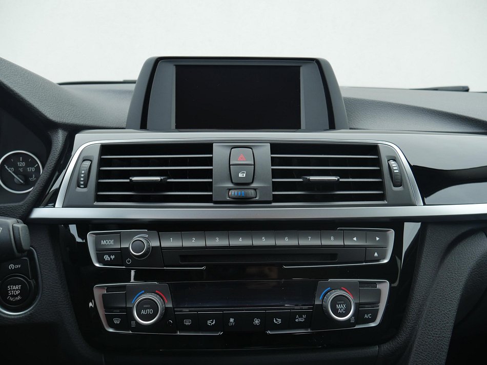 BMW Řada 3 2.0 i Sport Line 320i xDrive