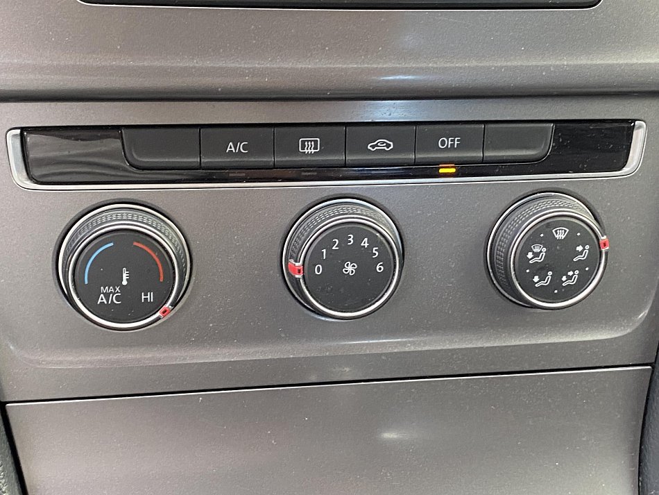 Volkswagen Golf 1.6 TDi 