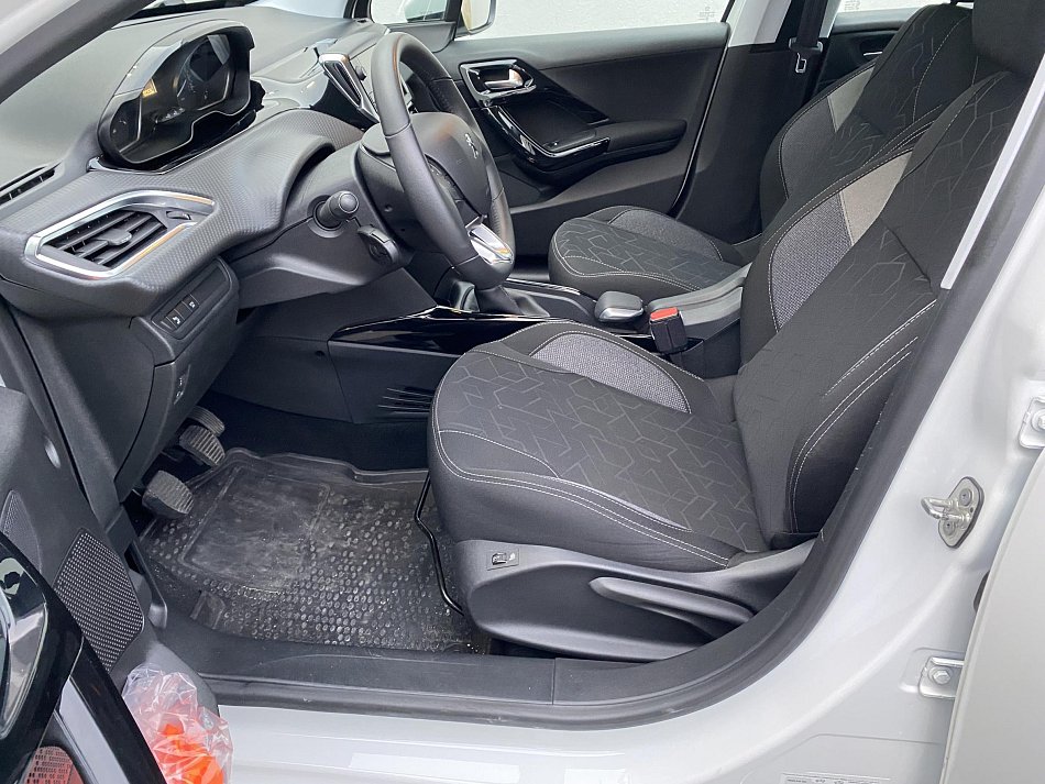 Peugeot 2008 1.2i Active