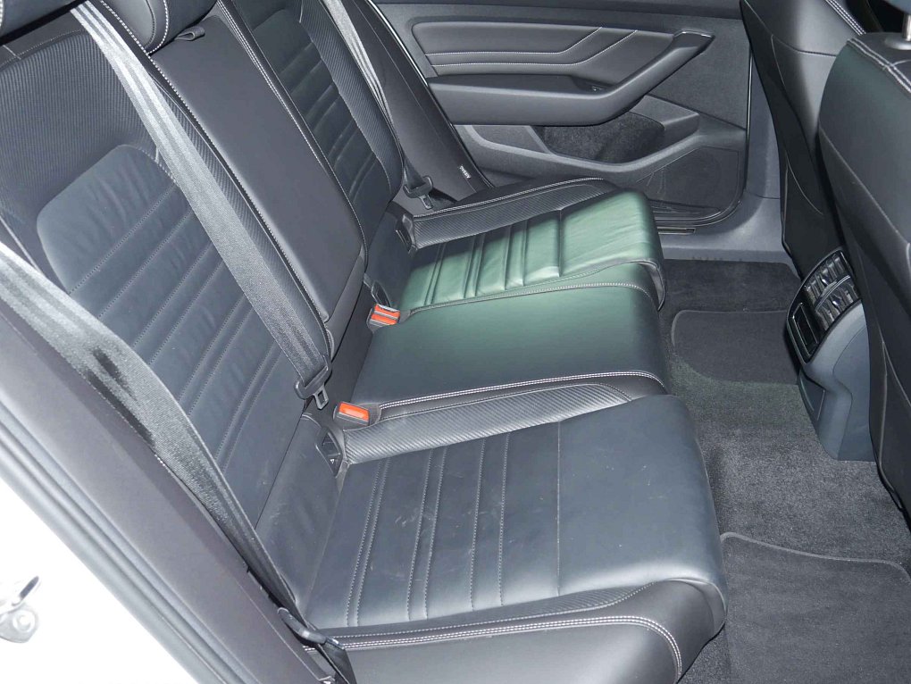 Volkswagen Passat 2.0TDi R-Line