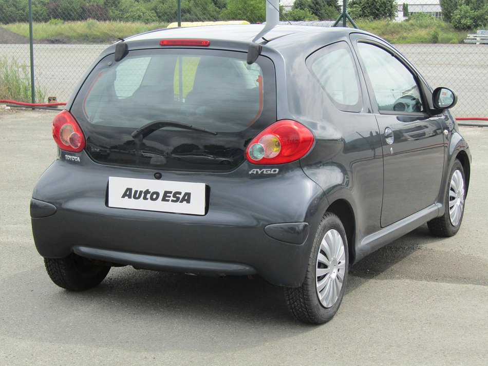 Toyota Aygo 1.0i 