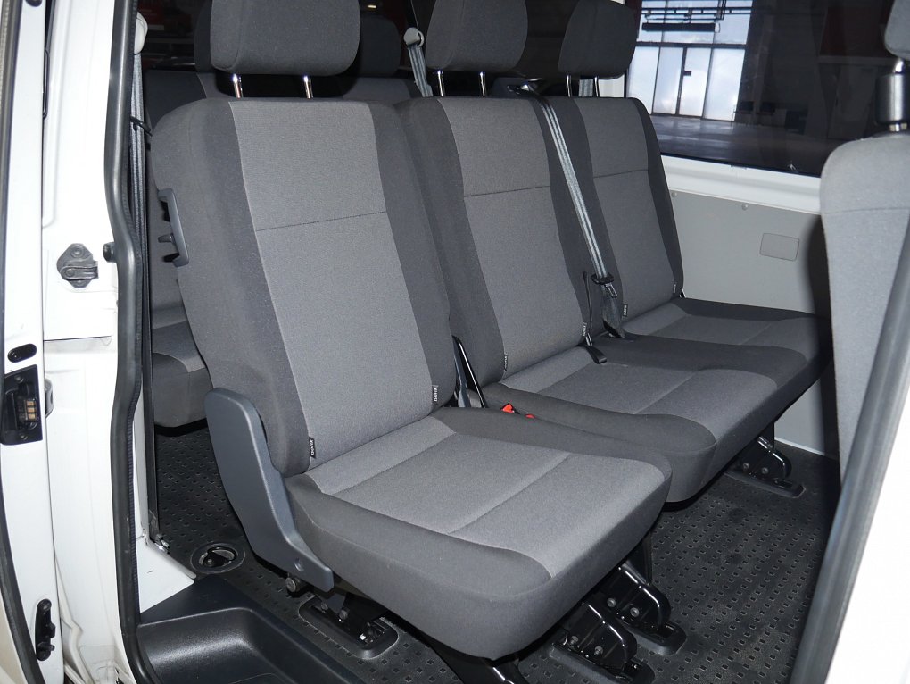 Volkswagen Transporter 2.0TDi  L2 9míst