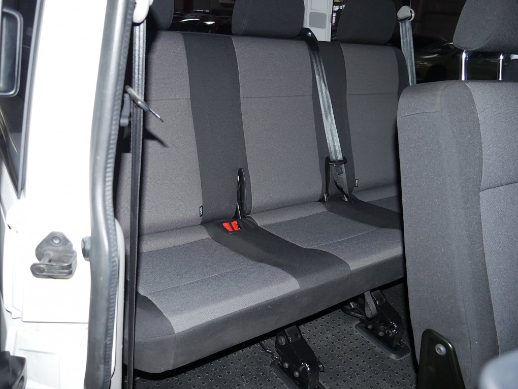 Volkswagen Transporter 2.0TDi  L2 9míst
