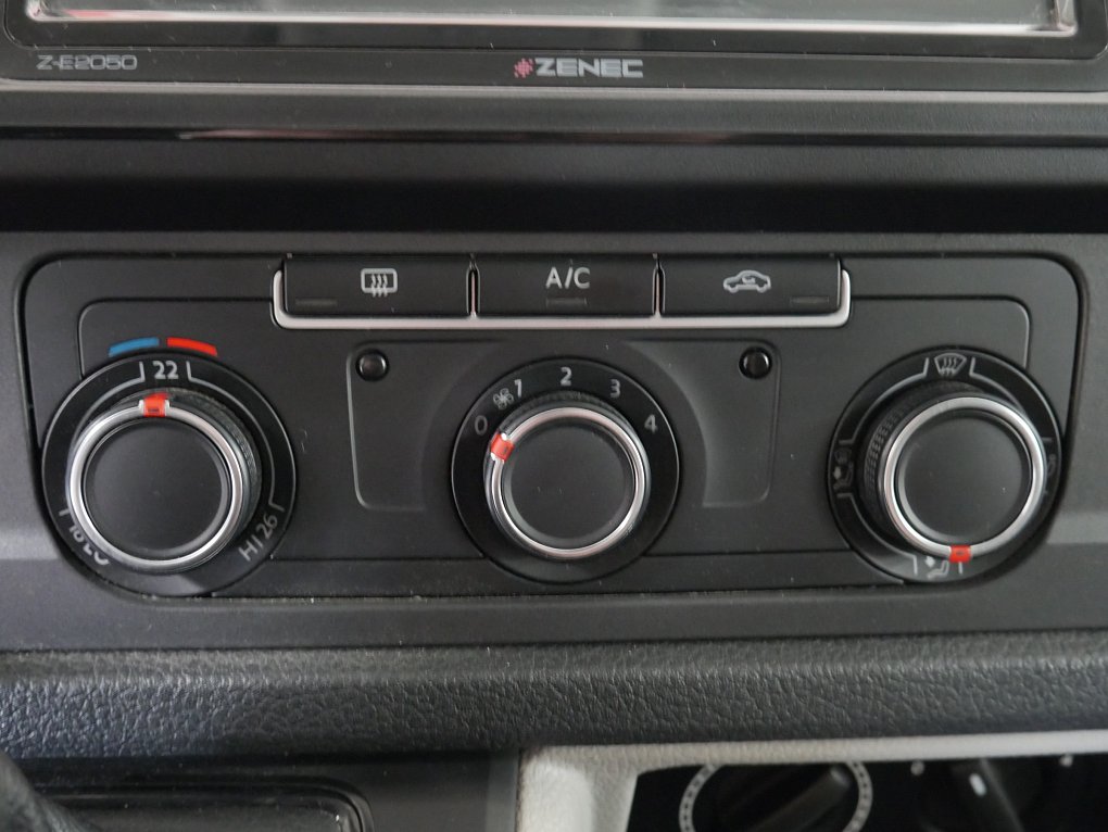 Volkswagen Transporter 2.0TDi  L2 9míst