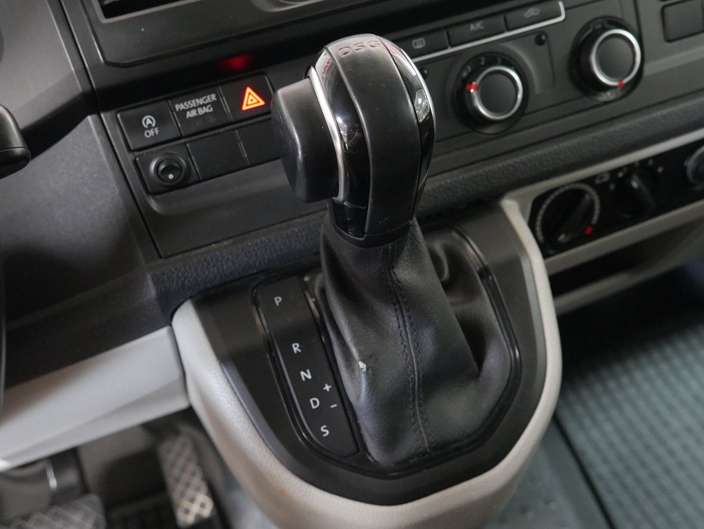 Volkswagen Transporter 2.0TDi  L2 9míst
