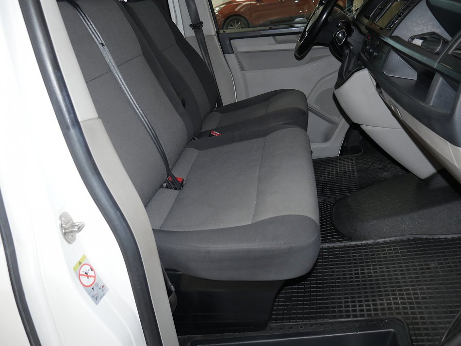 Volkswagen Transporter 2.0TDi  L2 9míst