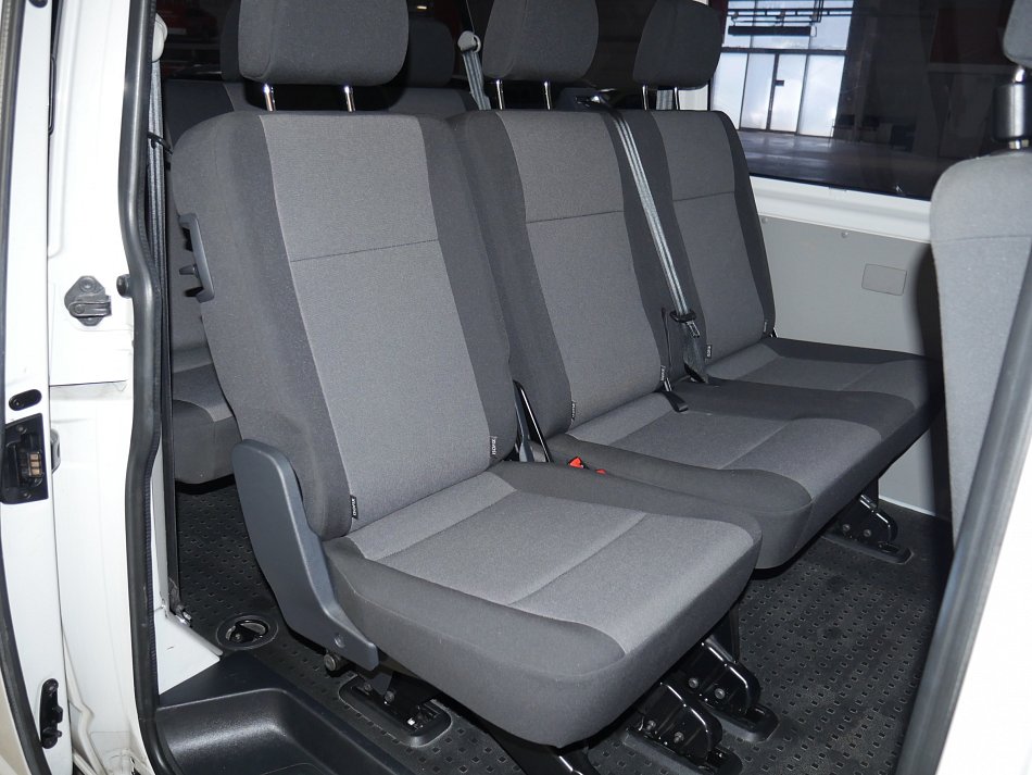 Volkswagen Transporter 2.0TDi  L2 9míst