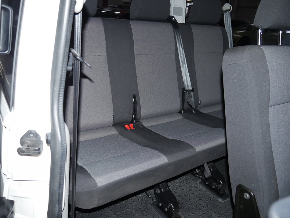 Volkswagen Transporter 2.0TDi  L2 9míst