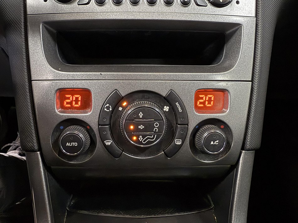 Peugeot 308 1.6 VTi 