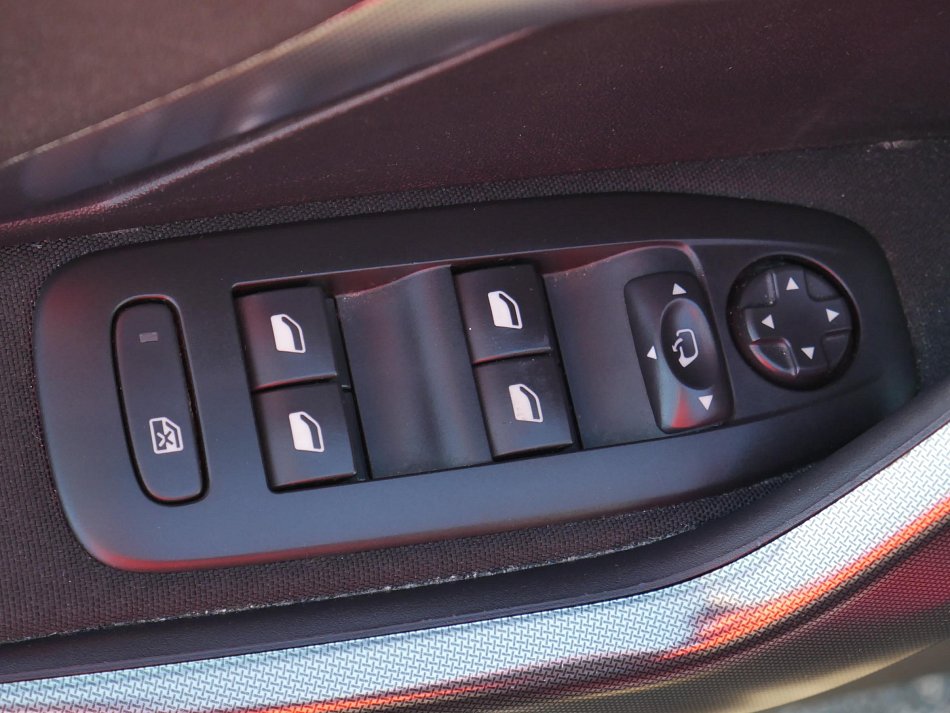 Peugeot 2008 1.2 PT Allure