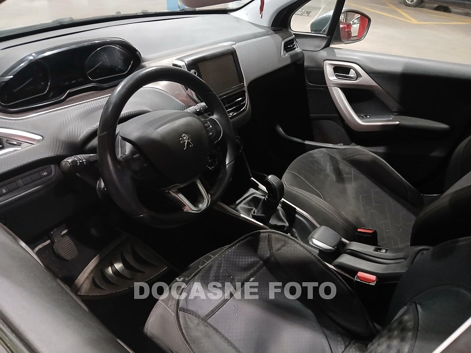 Peugeot 2008 1.2i 