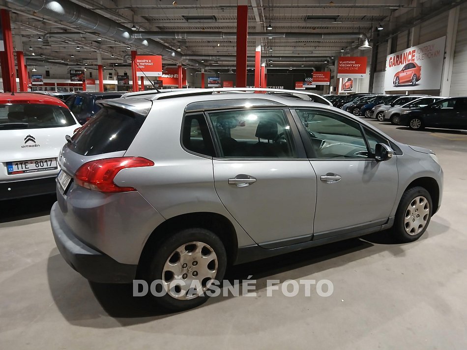 Peugeot 2008 1.2i 
