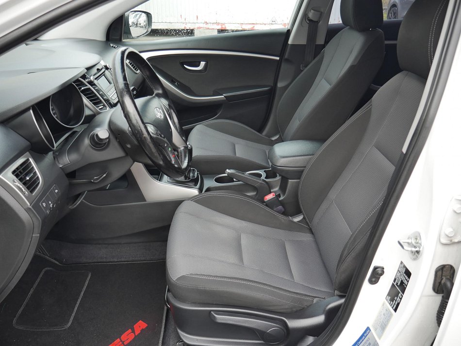 Hyundai I30 1.6 i Trikolor