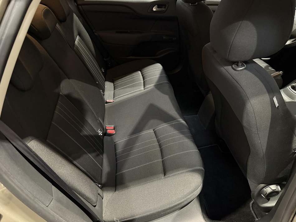 Citroën C4 1.4i 
