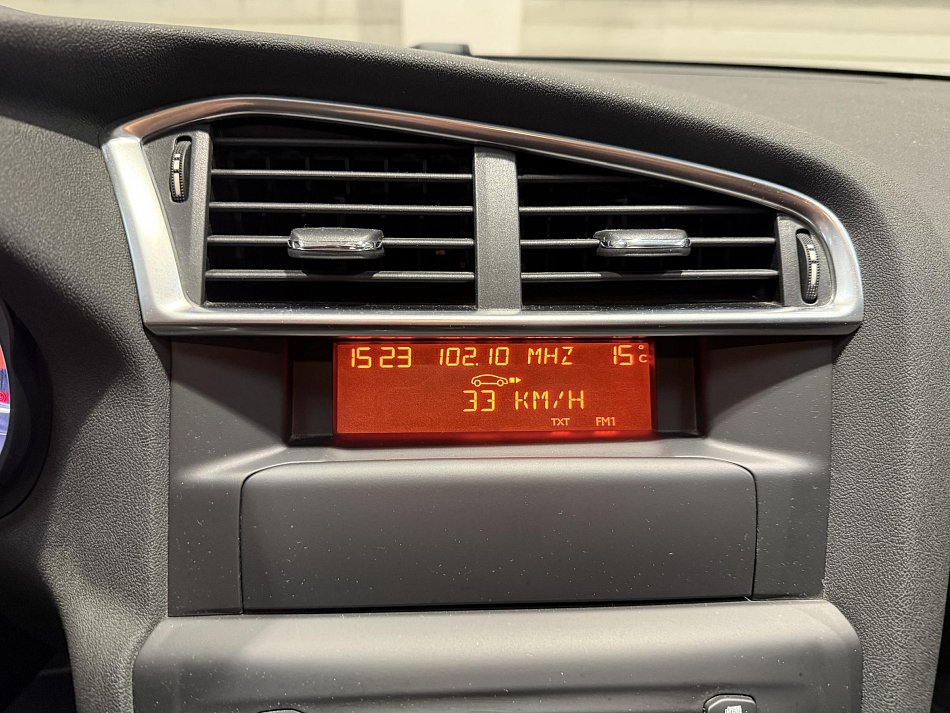 Citroën C4 1.4i 