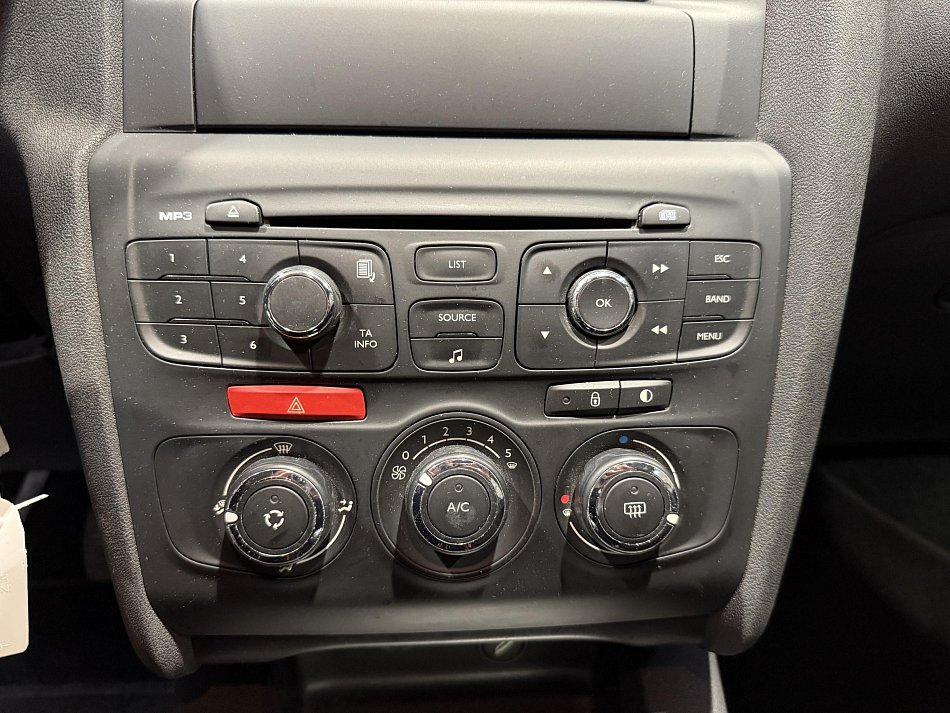 Citroën C4 1.4i 