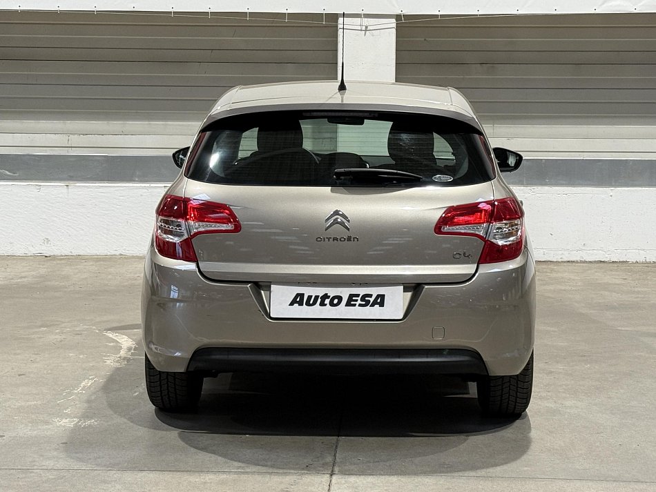 Citroën C4 1.4i 