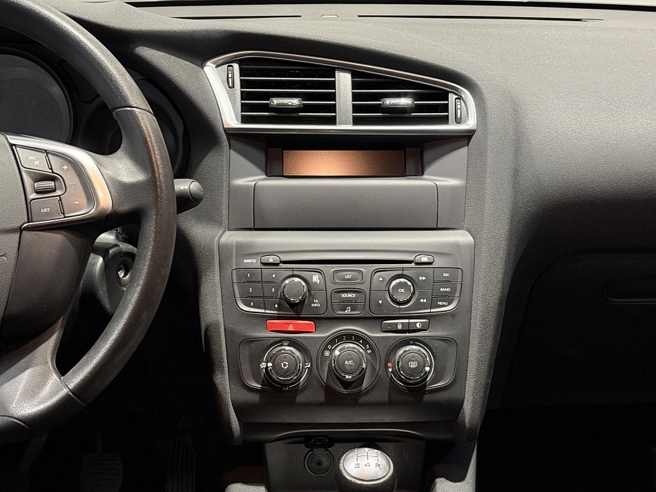 Citroën C4 1.4i 