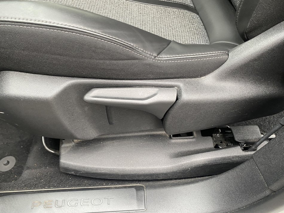 Peugeot 3008 1.2 PT Allure