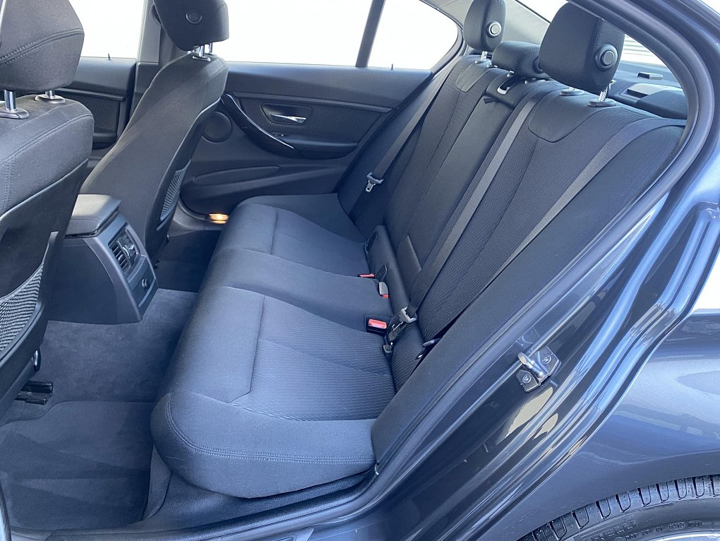 BMW Řada 3 2.0 LuxuryLine 328 i