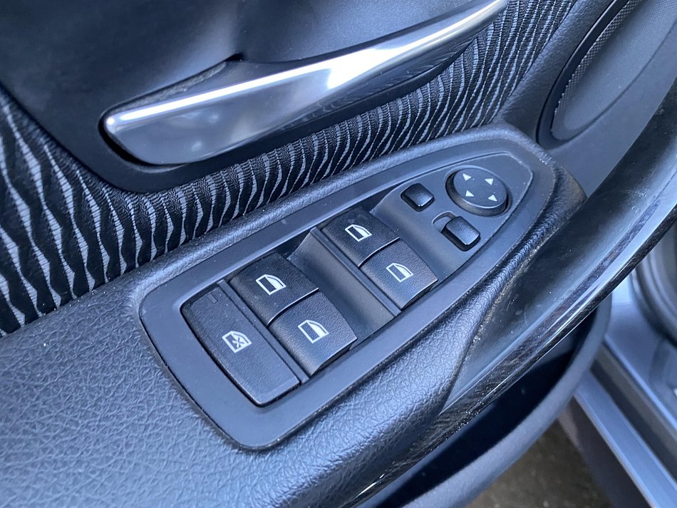 BMW Řada 3 2.0 LuxuryLine 328 i