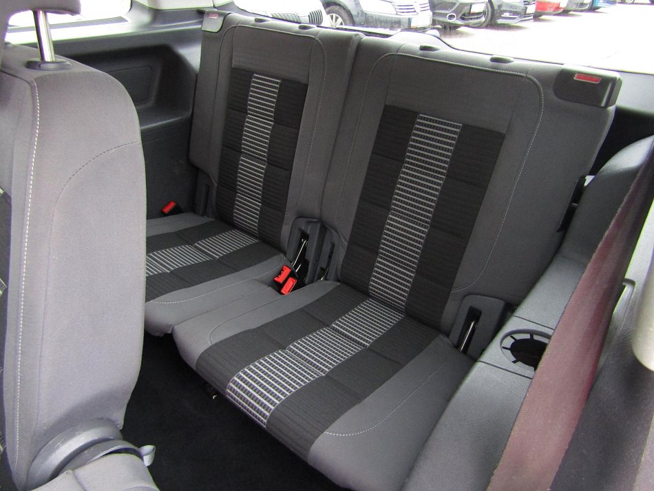 Volkswagen Touran 1.4 TSi  7míst