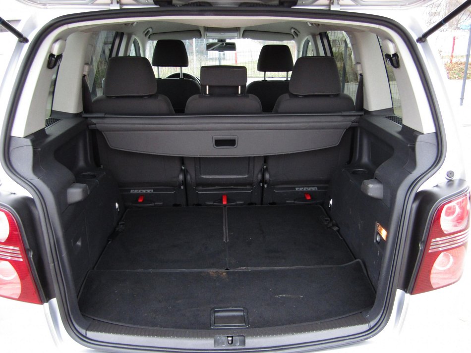 Volkswagen Touran 1.4 TSi  7míst