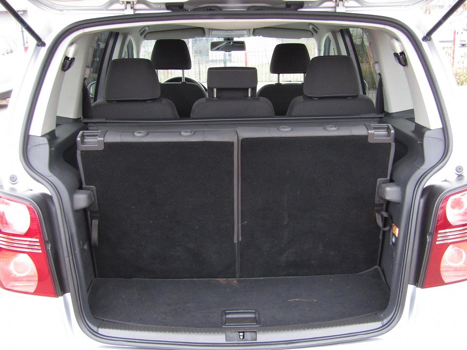 Volkswagen Touran 1.4 TSi  7míst