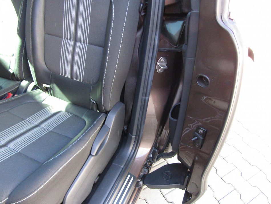 Volkswagen Sharan 2.0 TDi 