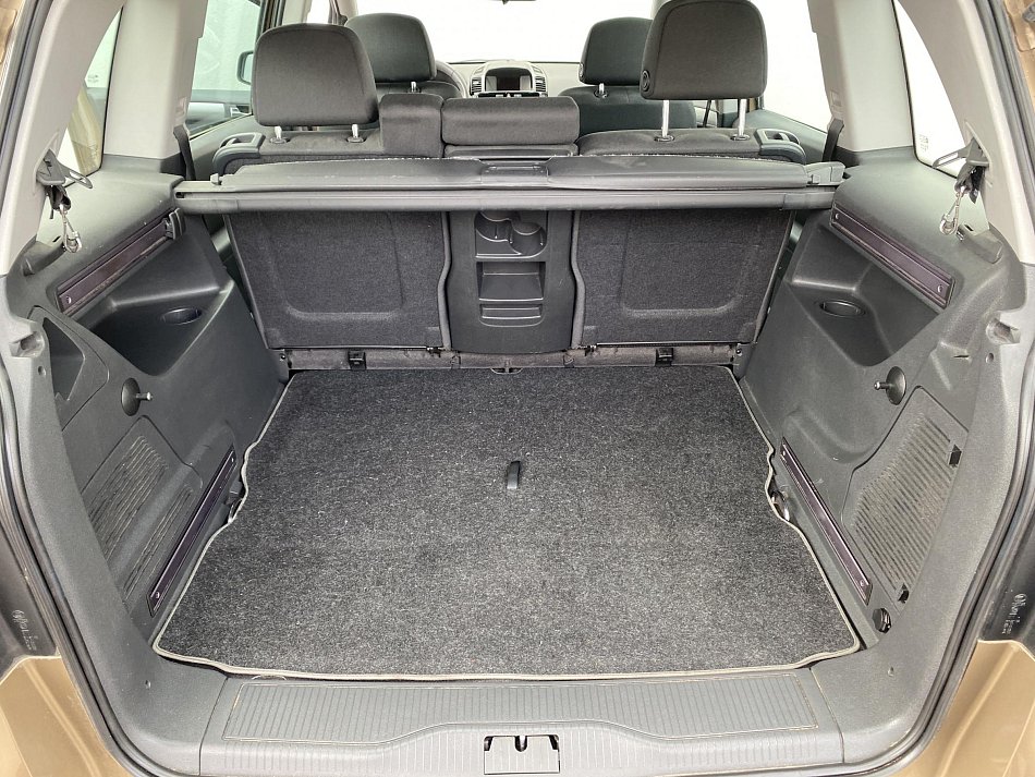 Opel Zafira 1.8 i Family 7míst