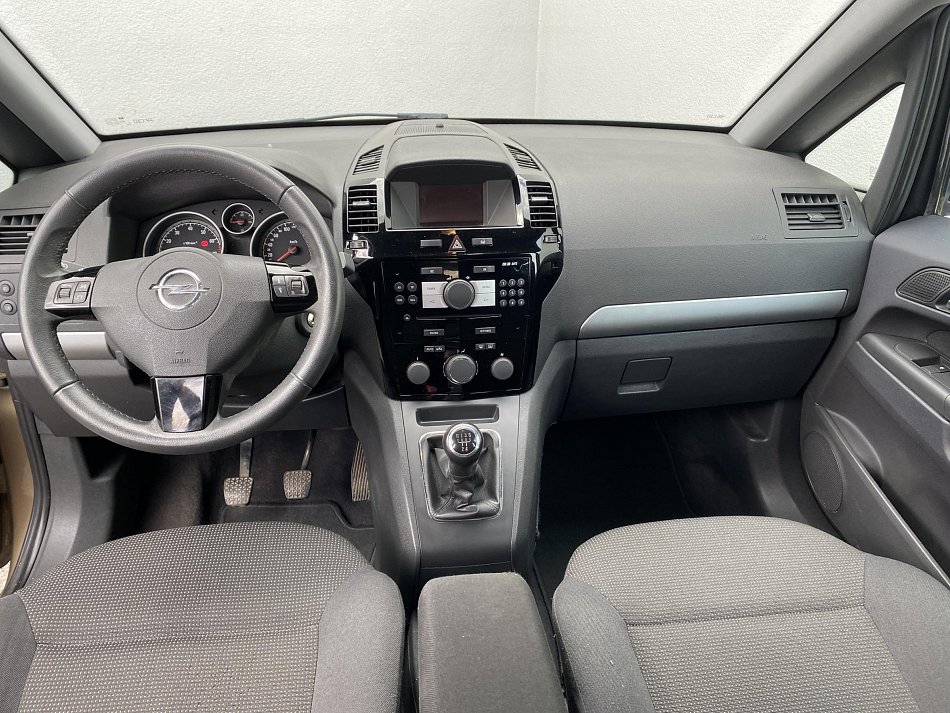 Opel Zafira 1.8 i Family 7míst