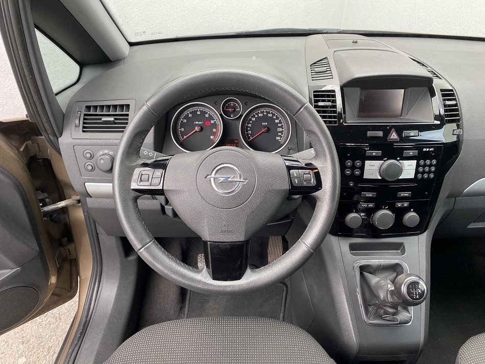 Opel Zafira 1.8 i Family 7míst