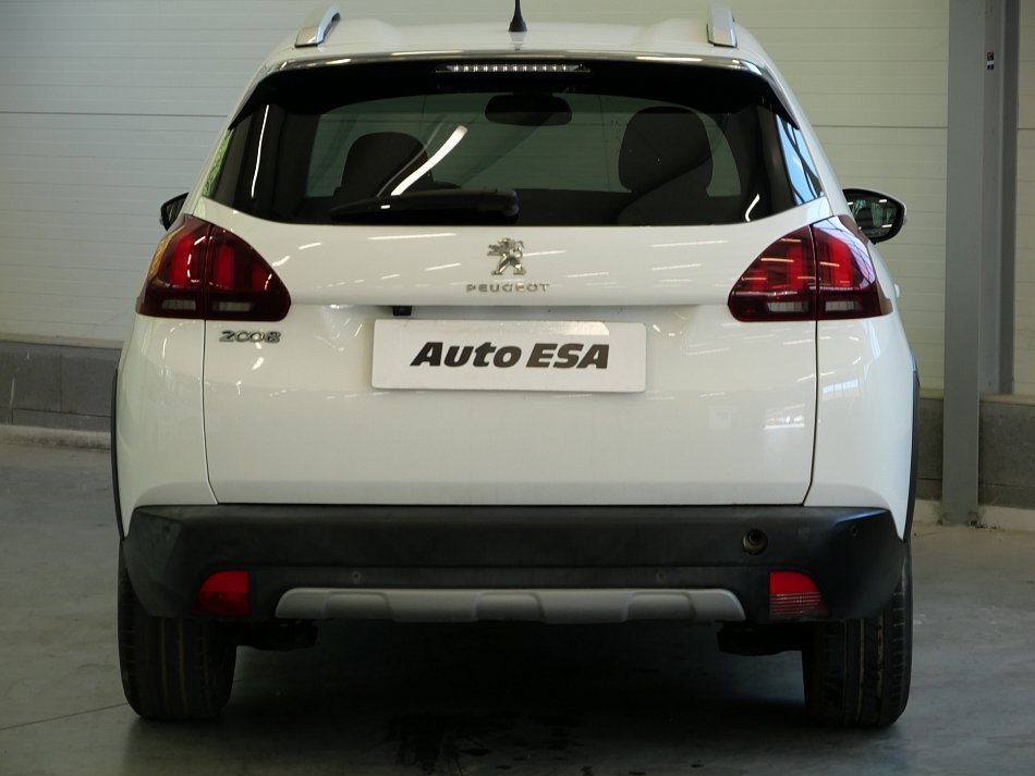 Peugeot 2008 1.2 i 