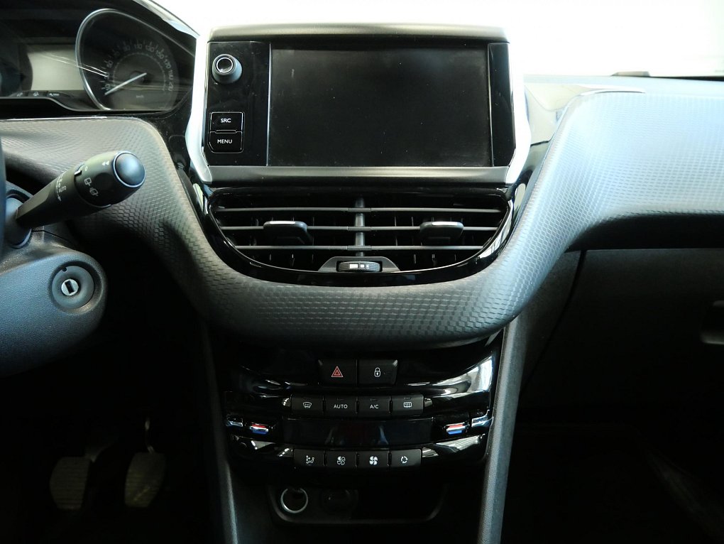 Peugeot 2008 1.2i 