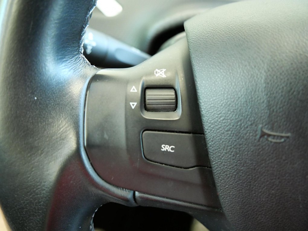 Peugeot 2008 1.2i 