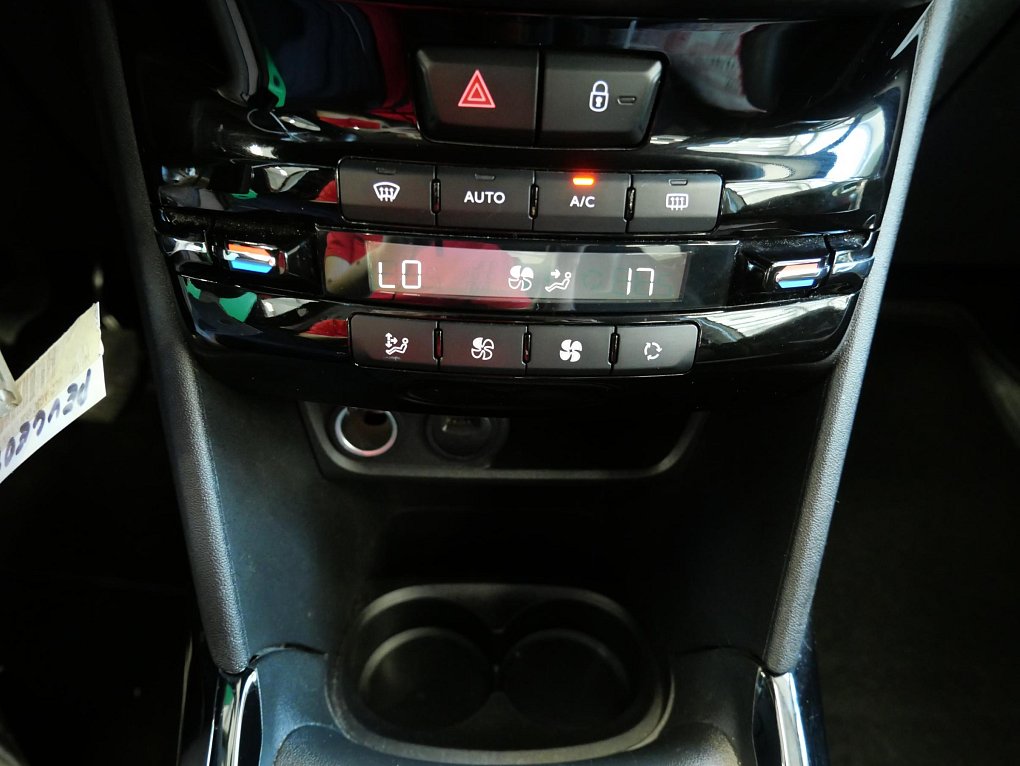 Peugeot 2008 1.2i 