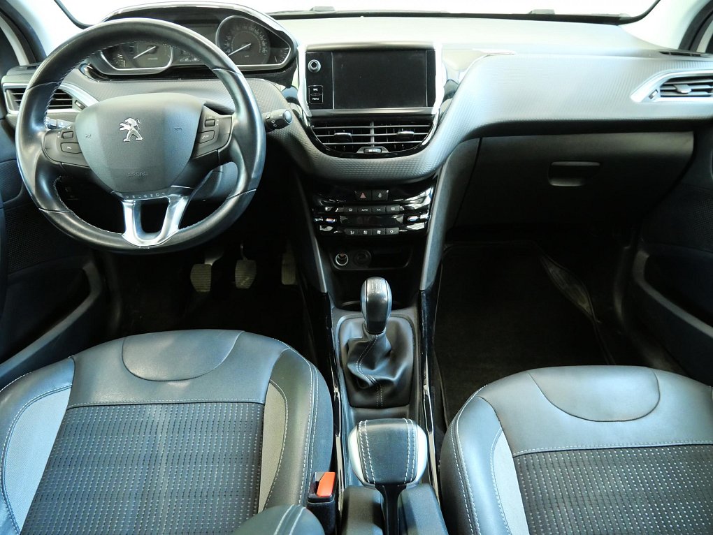 Peugeot 2008 1.2i 