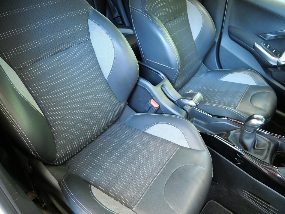 Peugeot 2008 1.2i 
