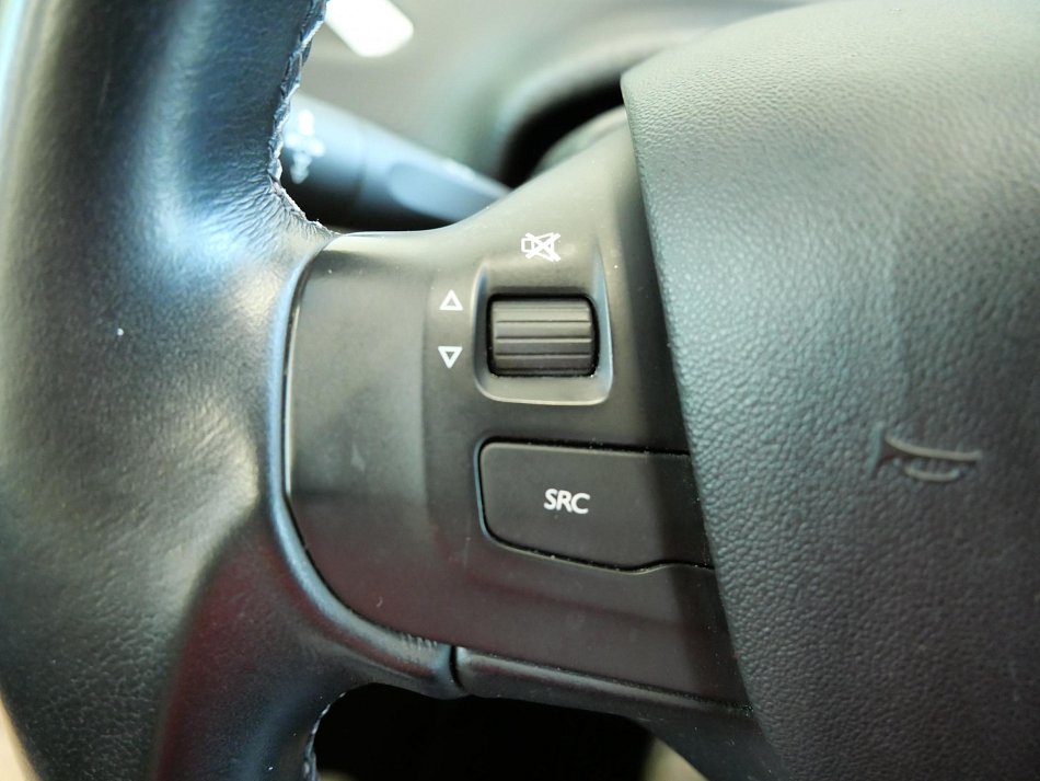 Peugeot 2008 1.2i 