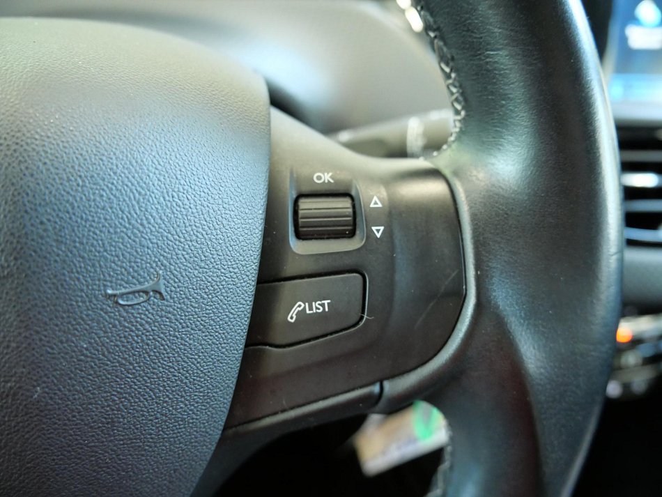 Peugeot 2008 1.2i 