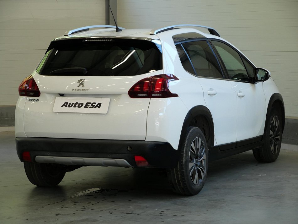 Peugeot 2008 1.2i 