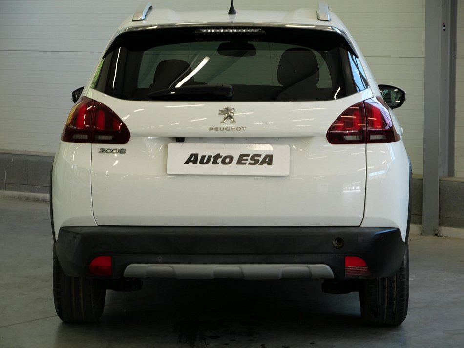 Peugeot 2008 1.2i 
