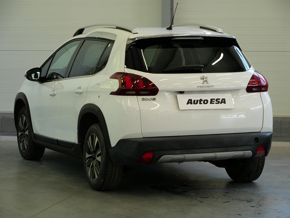 Peugeot 2008 1.2i 