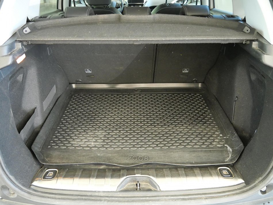 Peugeot 2008 1.2i 