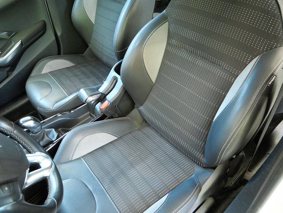 Peugeot 2008 1.2i 