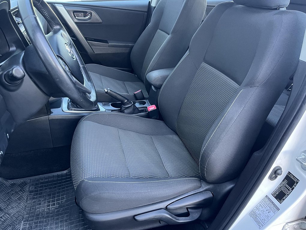 Toyota Auris 1.6 VVTi 