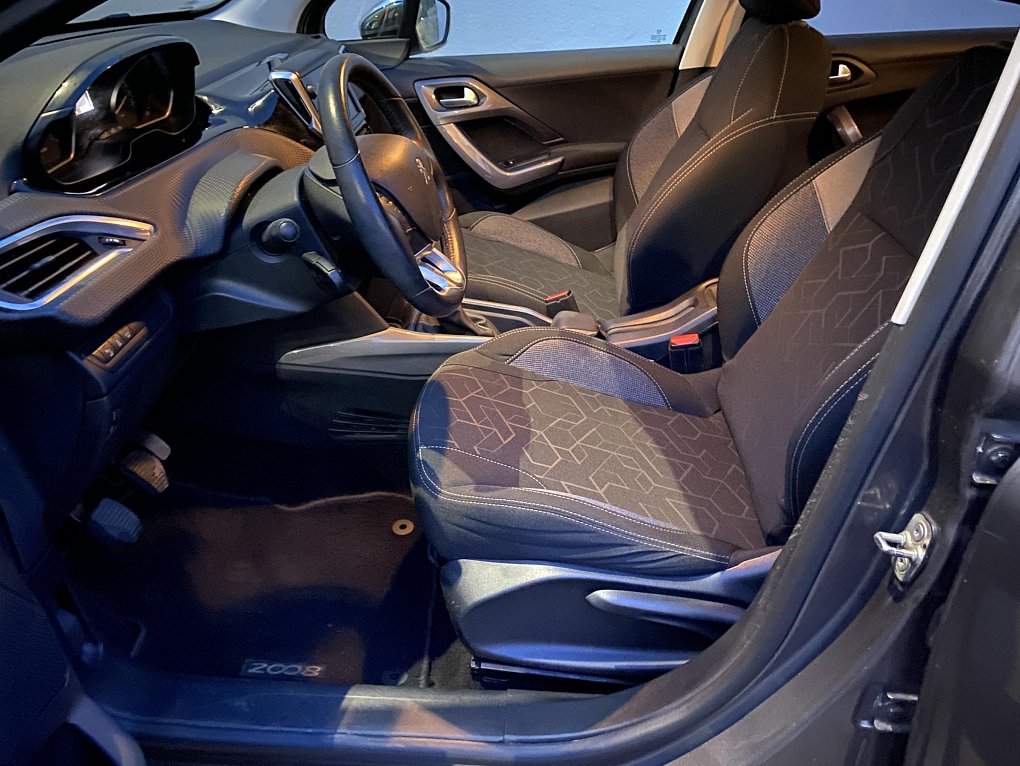 Peugeot 2008 1.2PT Style