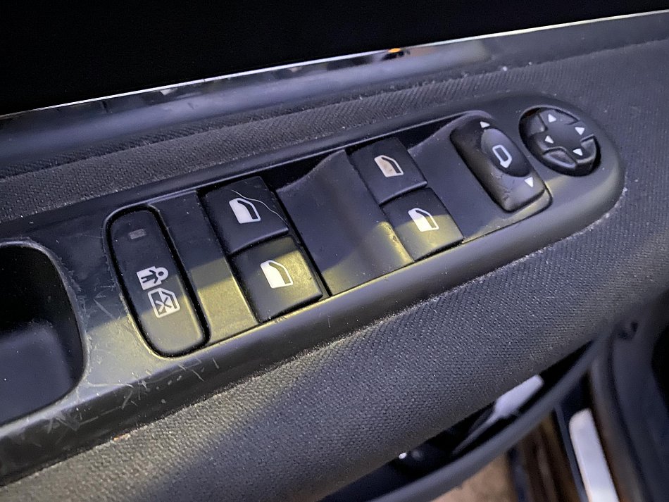 Peugeot 5008 2.0 HDi 