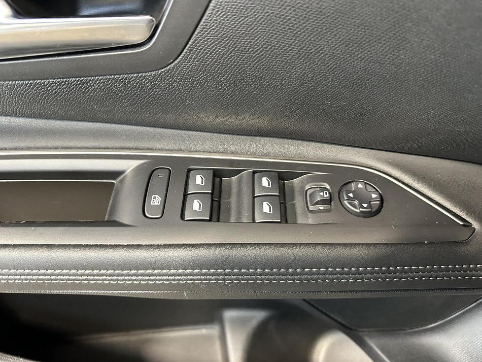 Peugeot 5008 1.5 HDi  7míst