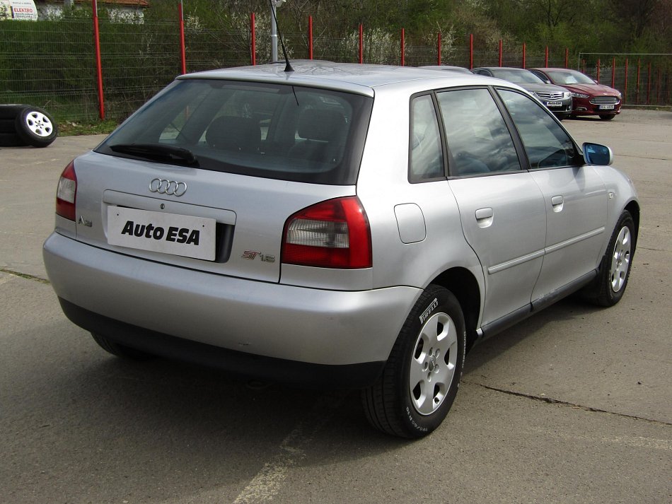 Audi A3 1.6i 